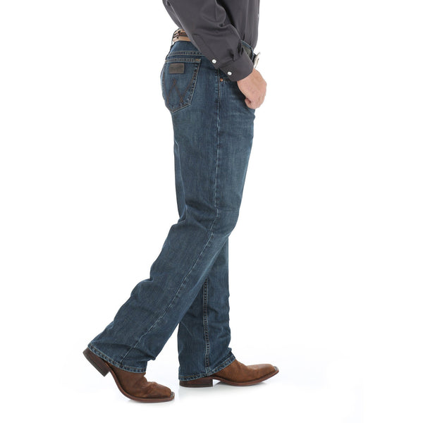 Man in Smoke Colored Solid Buttonup with big belt in dark blue jeans side view