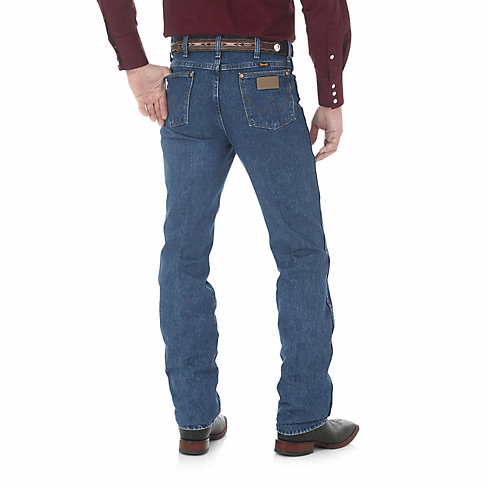 man in maroon shirt with big belt and blue jeans back angle